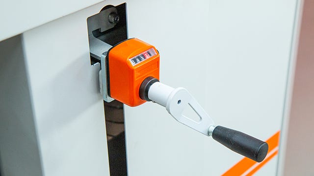 Width indicator